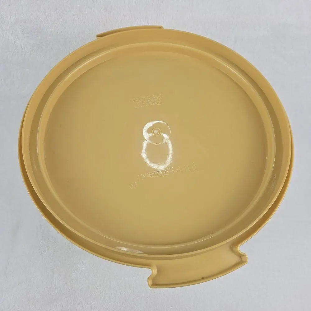Tupperware Cream and Tan Cake Keeper